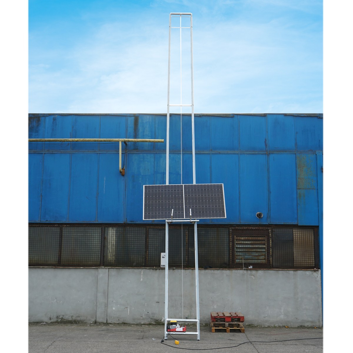Lift electric cu carucior mobil si telecomanda pentru ridicare panouri solare fotovoltaice maxim 19m