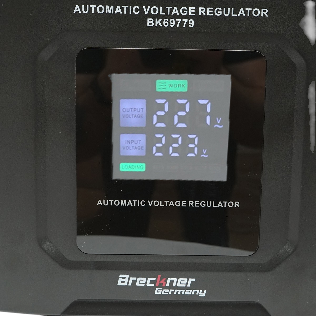 Stabilizator automat de tensiune 5000VA, 3000W, 140-250VAC cu releu monofazat, bypass, conexiune borne, afisaj LCD Breckner Germany – imagine 5