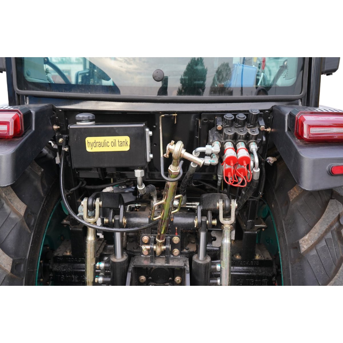 Tractor 60CP 4x4 cu cabina, motor diesel YTO, incarcator frontal hidraulic, cupa 1400mm, camere video KONIG 604 – imagine 13