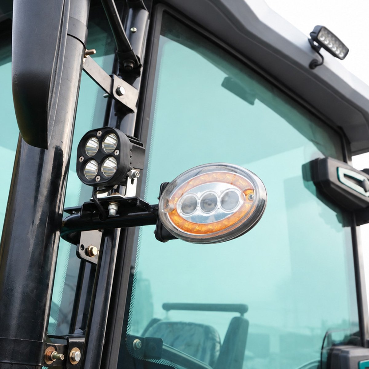 Tractor 60CP 4x4 cu cabina, motor diesel YTO, incarcator frontal hidraulic, cupa 1400mm, camere video KONIG 604 – imagine 18
