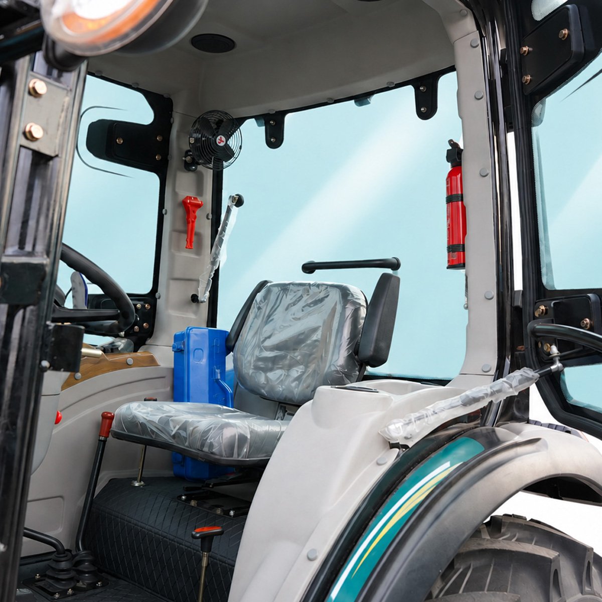 Tractor 60CP 4x4 cu cabina, motor diesel YTO, incarcator frontal hidraulic, cupa 1400mm, camere video KONIG 604 – imagine 7